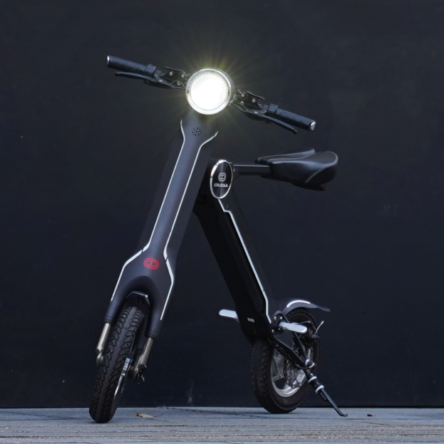 The Cruzaa PRO Electric Scooter - 45km Range & 35kmh Top Speed Cruzaa Built in Bluetooth & Speakers +USB - Carbon Black