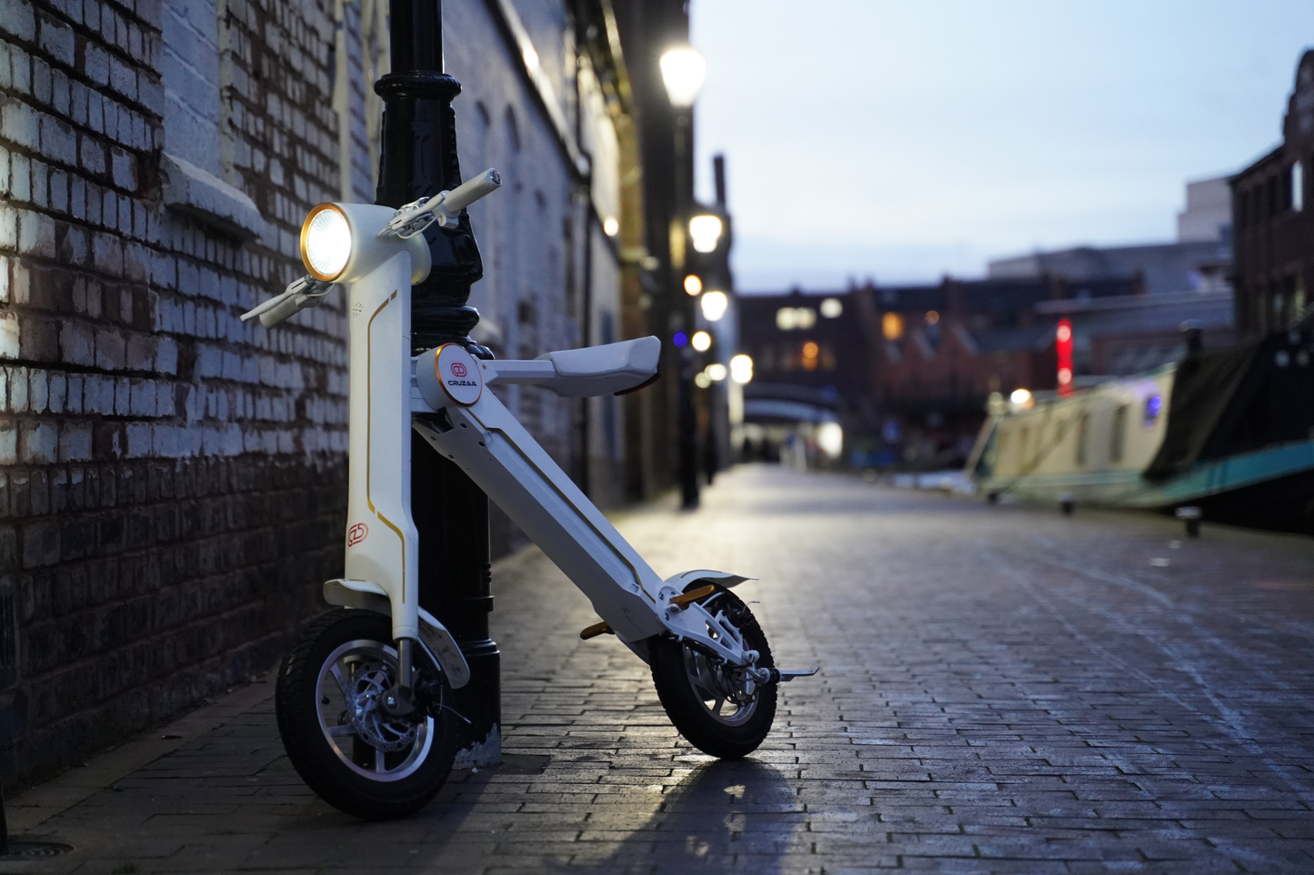 The Cruzaa PRO Electric Scooter - 45km Range & 35kmh Top Speed Cruzaa Built in Bluetooth & Speakers + USB - Racing White