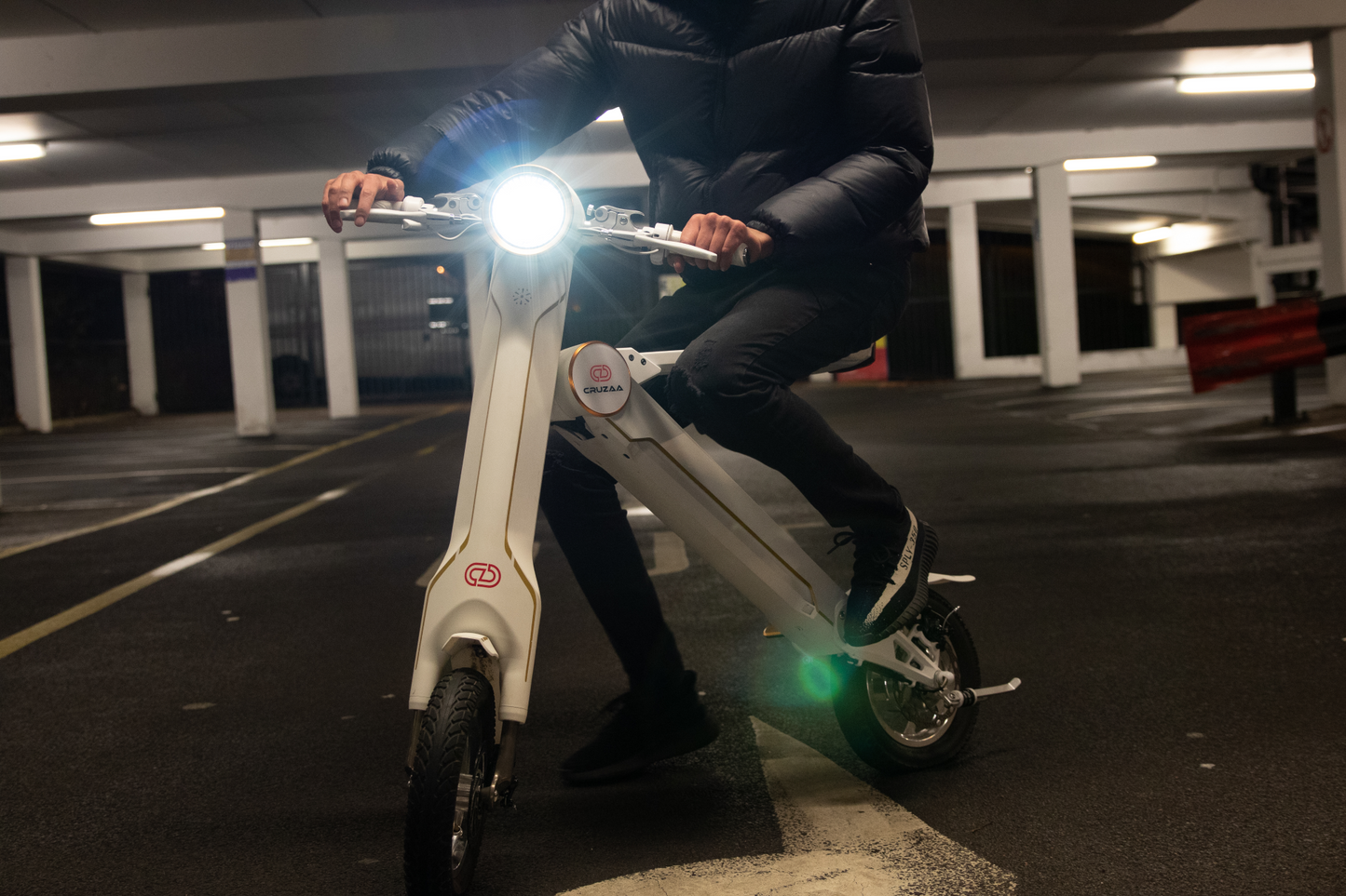 The Cruzaa PRO Electric Scooter - 45km Range & 35kmh Top Speed Cruzaa Built in Bluetooth & Speakers + USB - Racing White