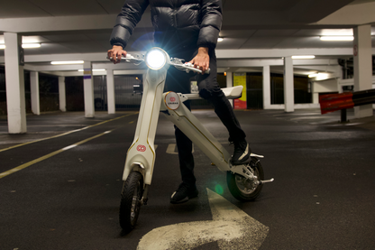 The Cruzaa PRO Electric Scooter - 35km Range & 25kmh Top Speed Cruzaa Built in Bluetooth & Speakers + USB - Racing White